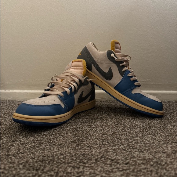 Jordan 1 Low SE Tokyo - Picture 1 of 6